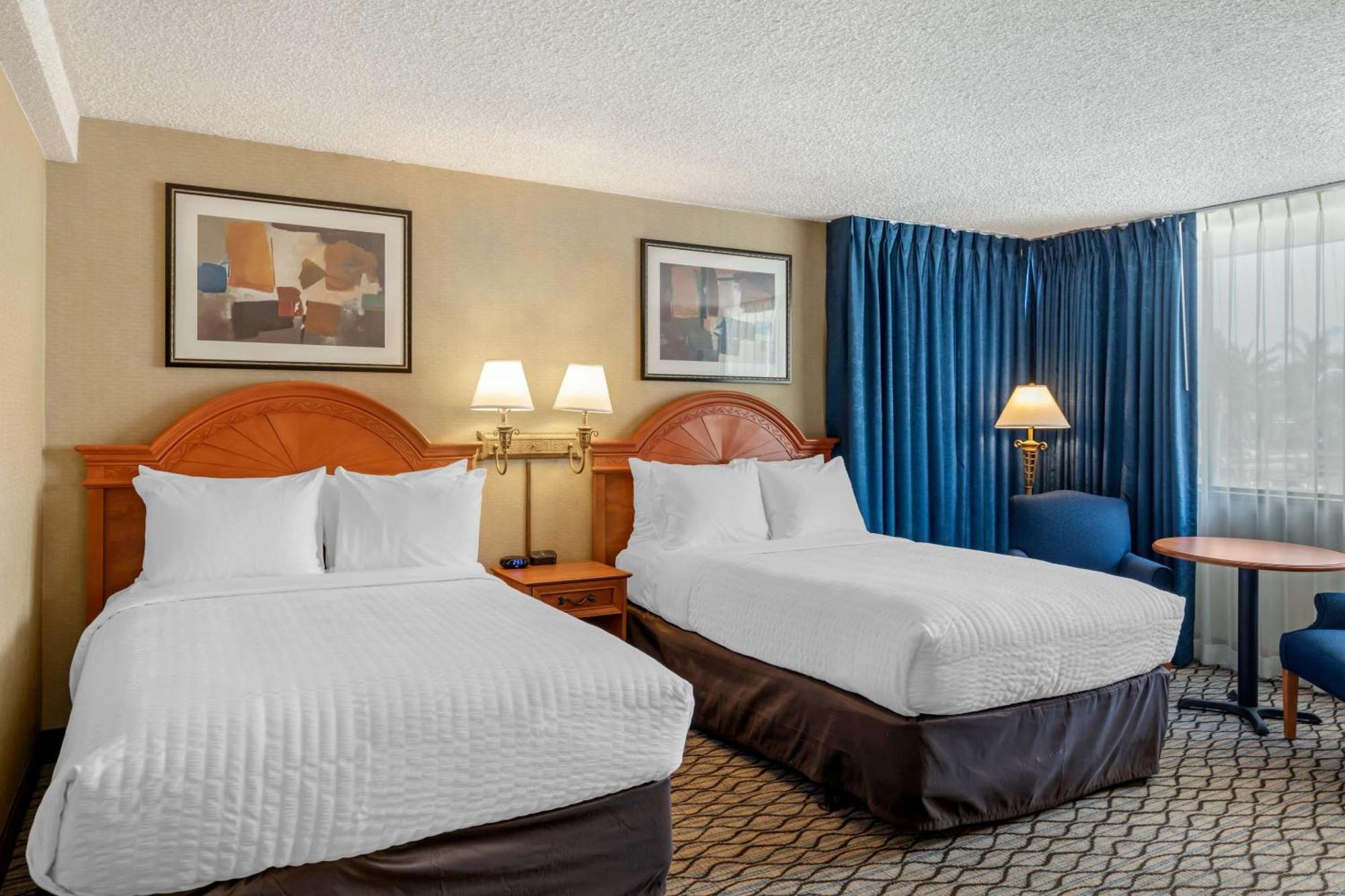 Clarion Hotel Anaheim Resort Exterior foto